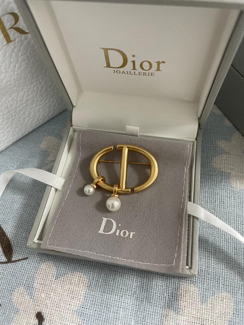 ゴールド/かなり綺麗ディオール ブローチ DIOR CD パール ゴールド/かなり綺麗ディオール ブローチ DIOR CD パール - メルカリ
