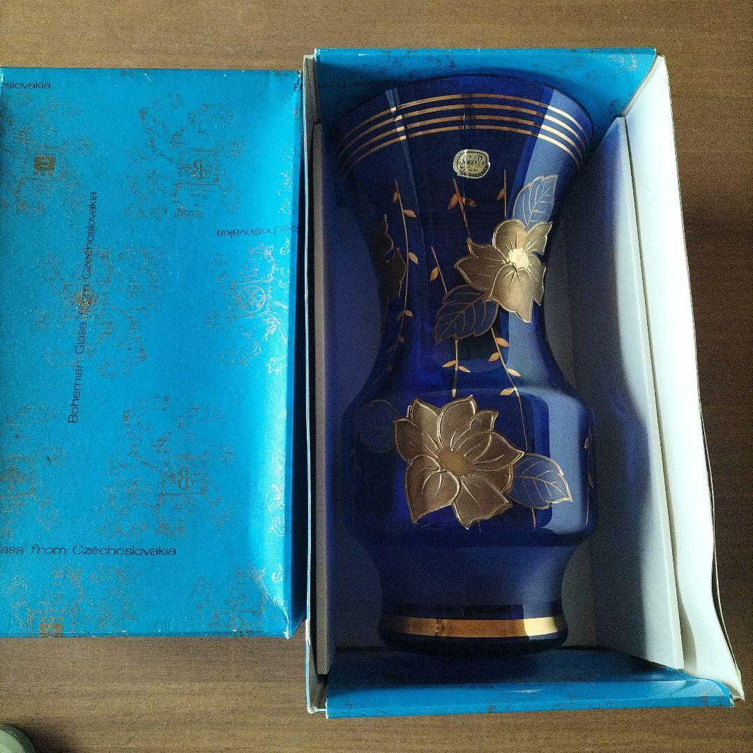 新品 ボヘミアガラス 花瓶金緑 花柄チェコ - メルカリ