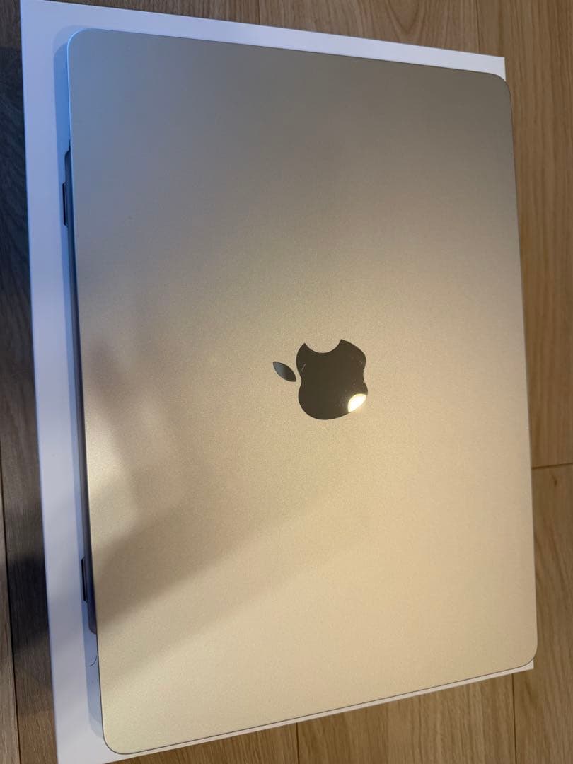 美品】M2チップ搭載13インチMacBook Air - スターライト - メルカリ