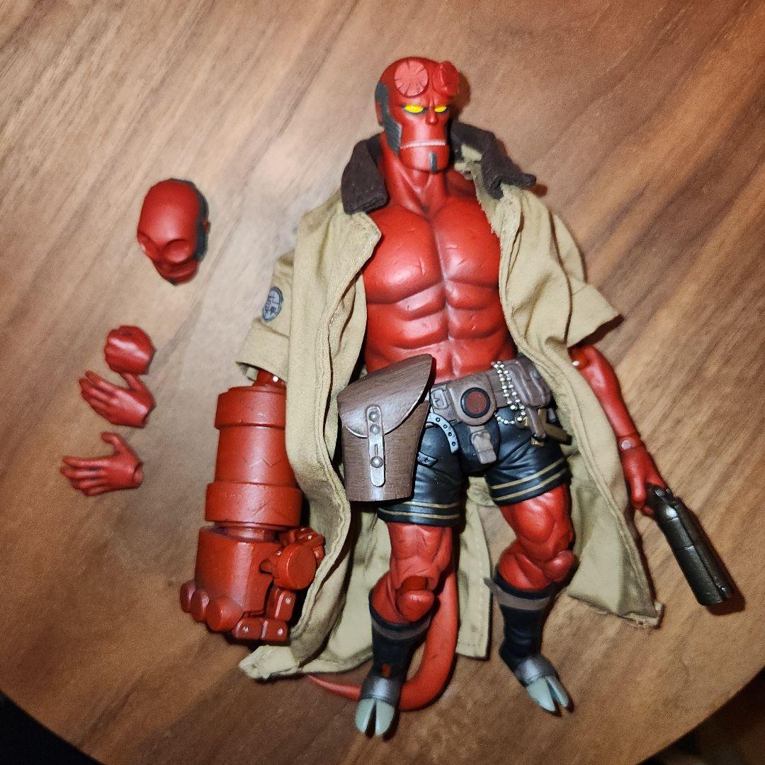 ヘルボーイ　フィギュア　1000TOYS Amazon.com: Hellboy 30th Anniversary 1:12 Scale Action Figure