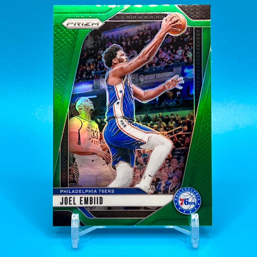 PANINI CROWNEジョエルエンビート選手の直筆サインカード PANINI PRIZM