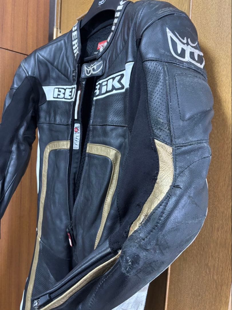 ベリック] LS1-9126-BK MFJ公認 レーシングスーツ おまけ付き - メルカリ