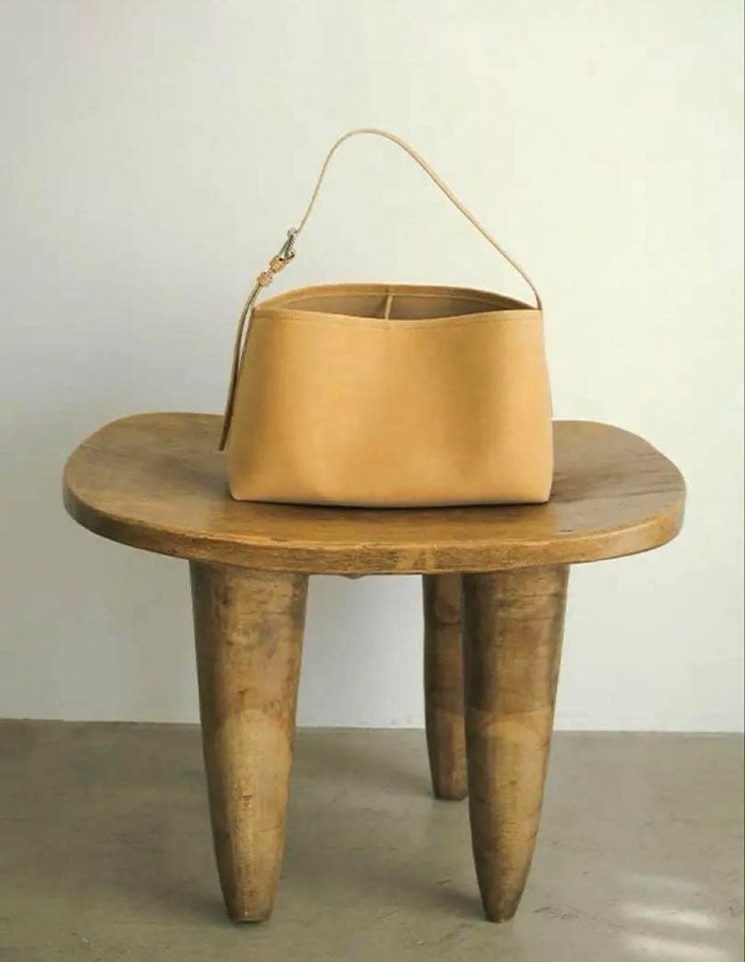 ETRE TOKYO 新作 完売 ナローショルダーランドスケープレザーバッグ