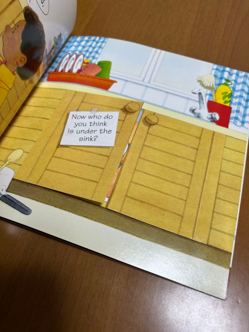 Who's making that noise? 仕掛け絵本 英語 - メルカリ