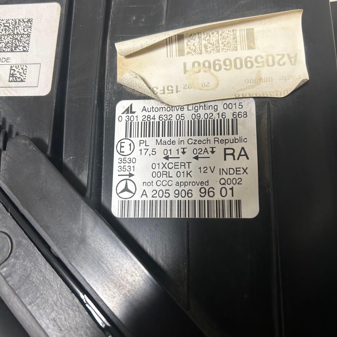 極美品中古パーツ]メルセデスベンツ w205 前期Cクラス 右ヘッドライト