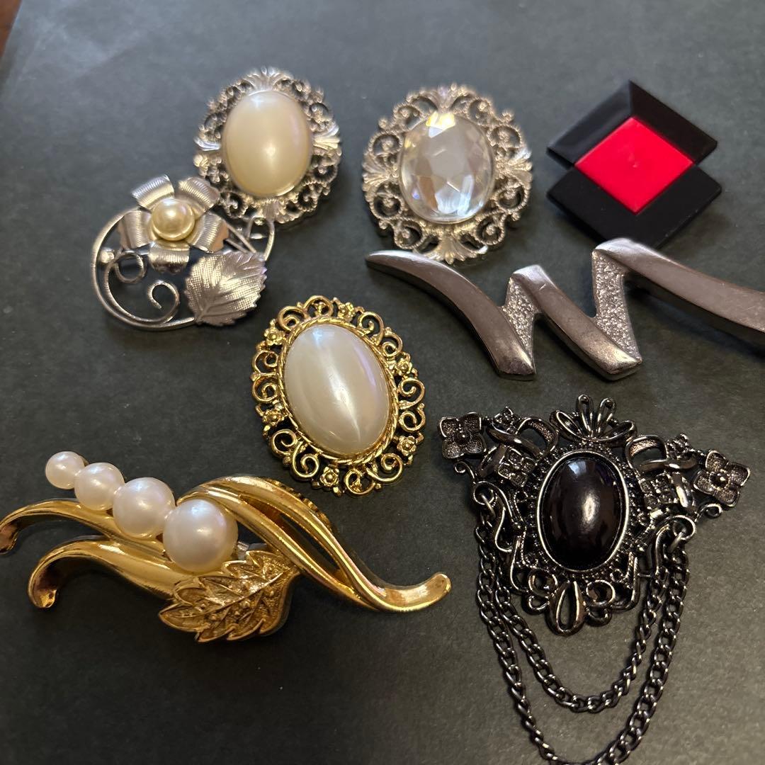 レトロブローチまとめ売り - メルカリ