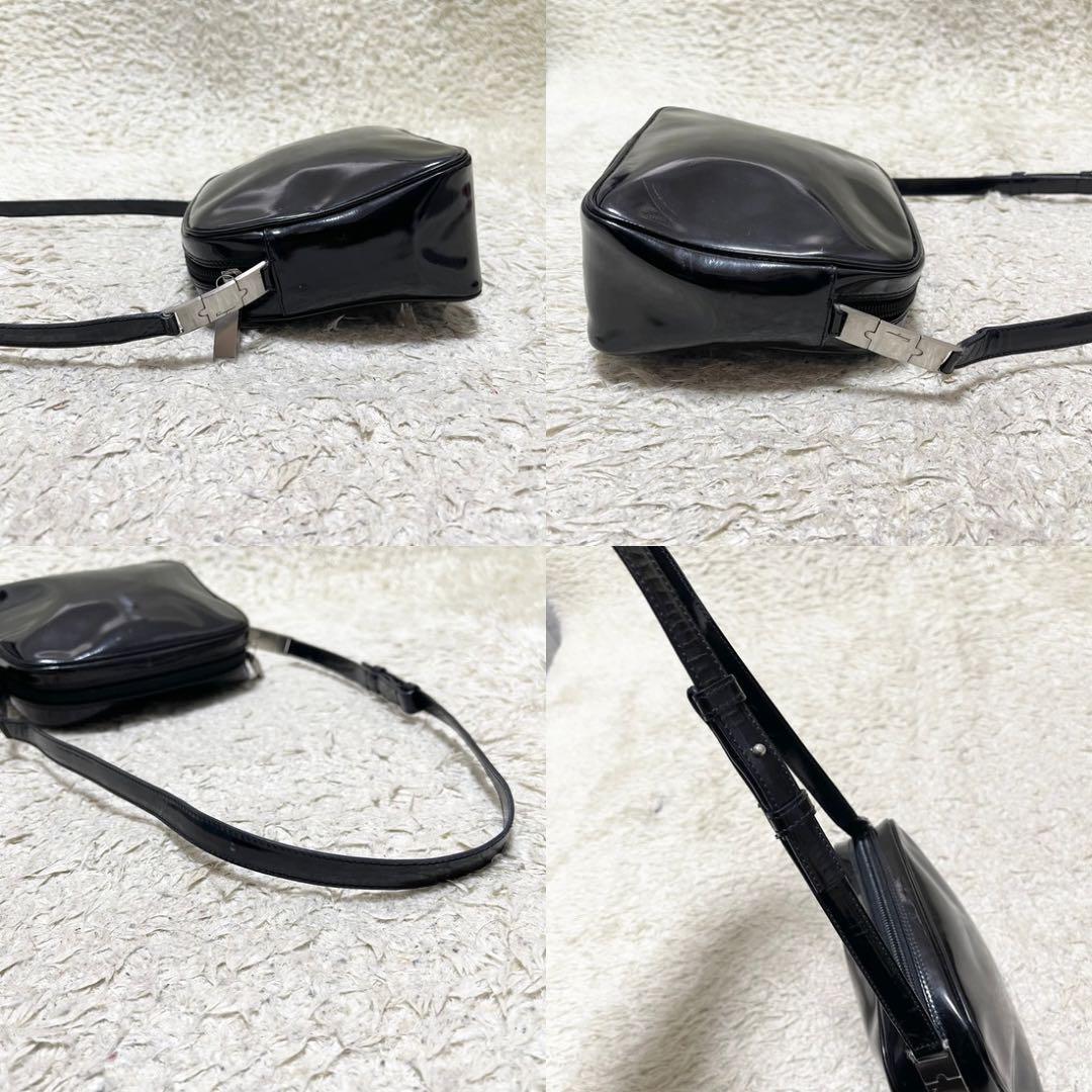 フェラガモ ショルダーバッグ エナメル レザー 黒 シルバー金具