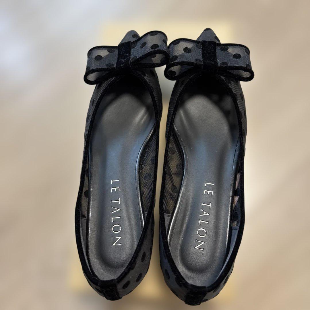 LE TALON ドット柄リボン付きフラットシューズ