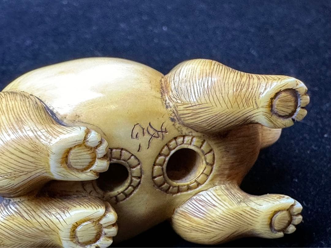 極上 根付 狸 彫刻 置物 細密細工 骨董 アンティーク 在銘 - メルカリ