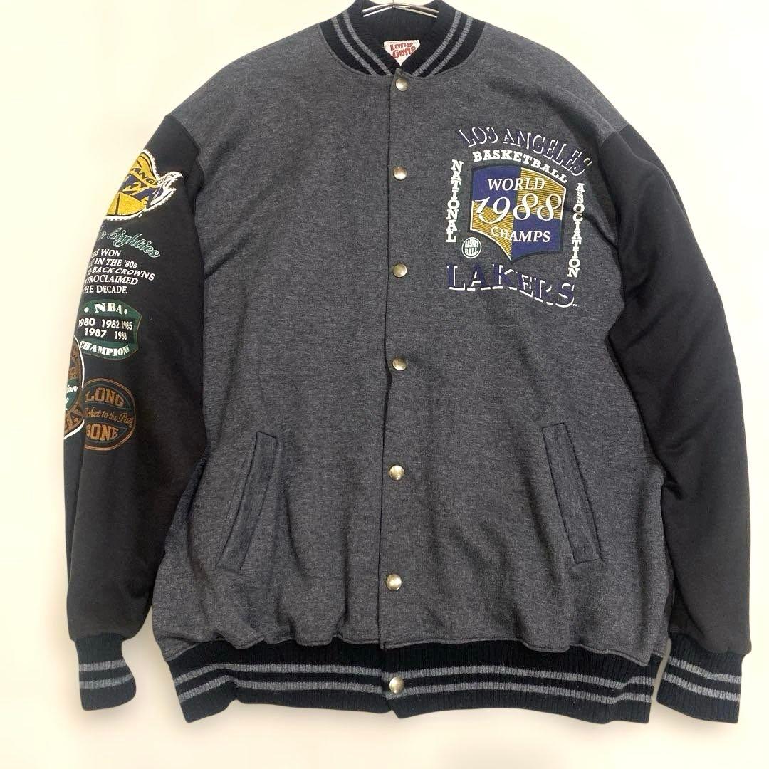 希少 LAKERS レイカーズ スタジャンタイプ スエット 大きいサイズ 海外
