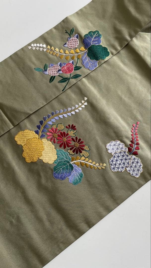 美品】刺繍の美しい塩瀬の名古屋帯 桐 菊 オリーブグリーン 金銀糸 長