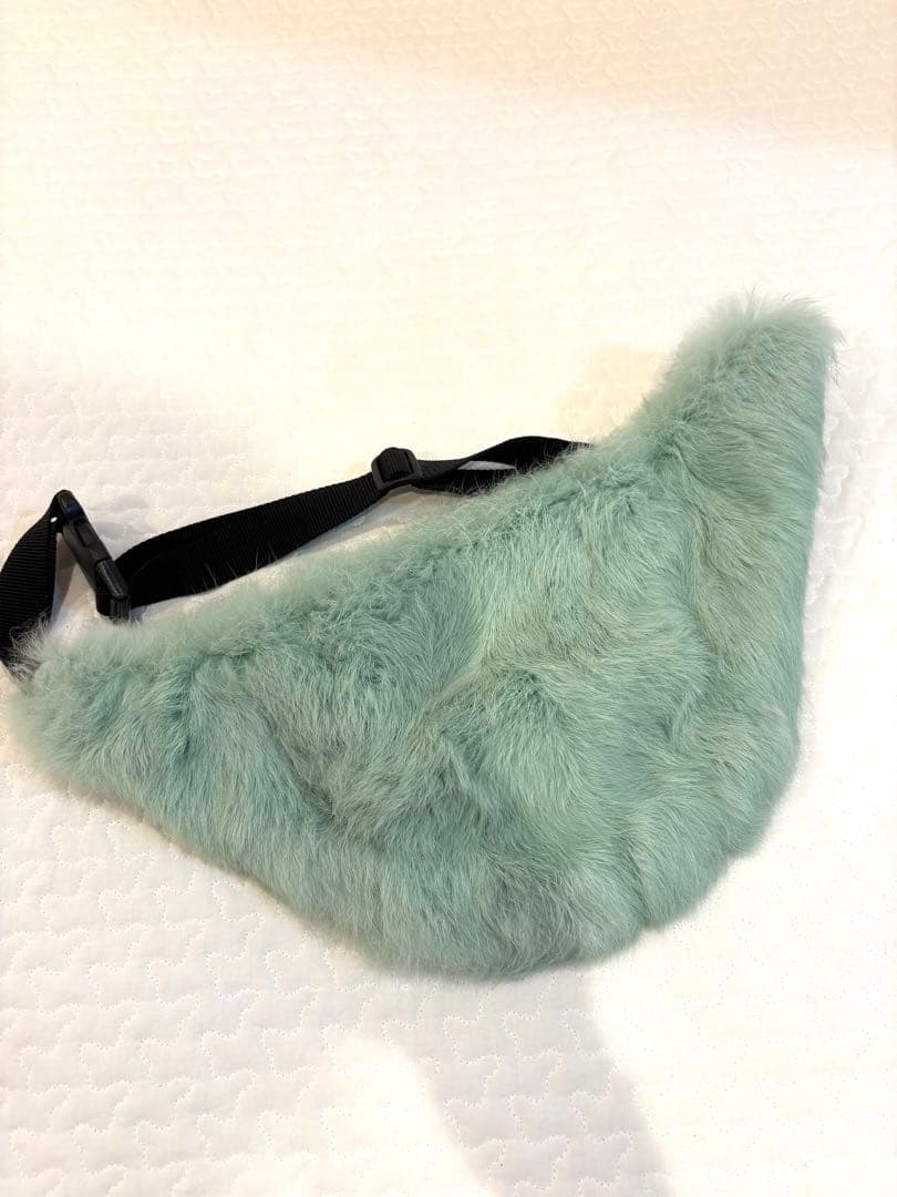 sue UNDERCOVER ファー　ショルダー　ボディバック SUE UNDERCOVER ボディバッグ - メルカリ
