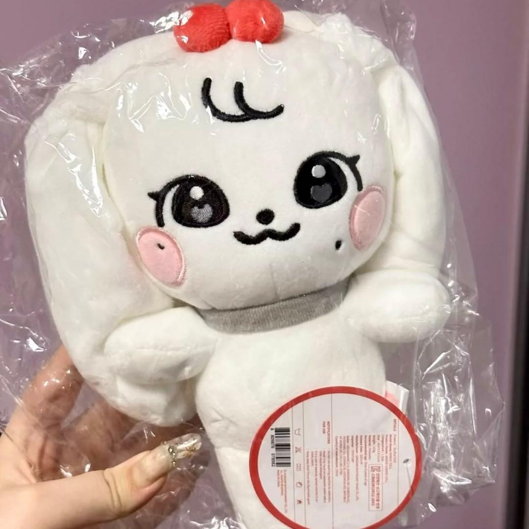 新品未開封 IVE minive ウォニョン ぬいぐるみ チェリー - メルカリ