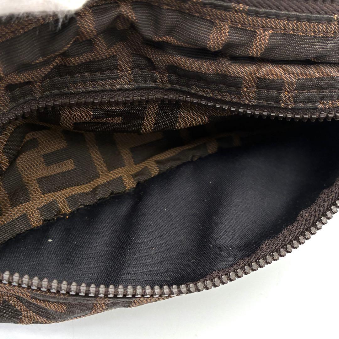 正規品・廃盤 フェンディ ボディバッグ ズッカ FF 斜め掛け ユニ