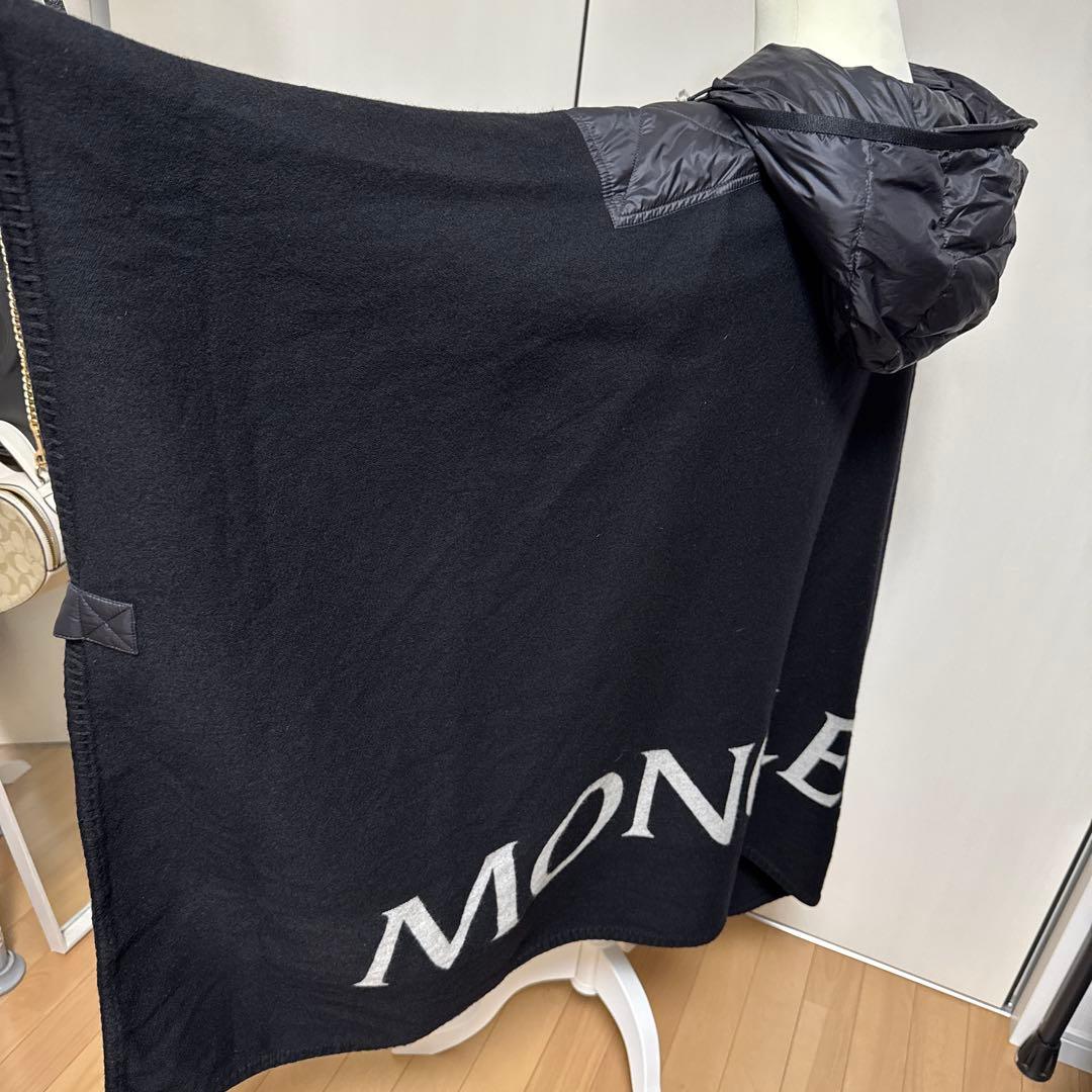 MONCLER フード付きポンチョ 黒 - メルカリ