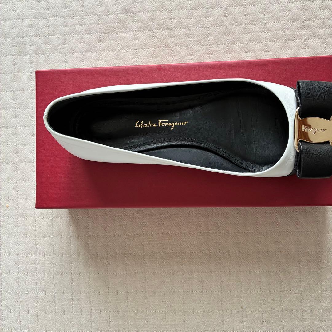 FERRAGAMO フェラガモ ヴァラリボン バイカラー フラット パンプス