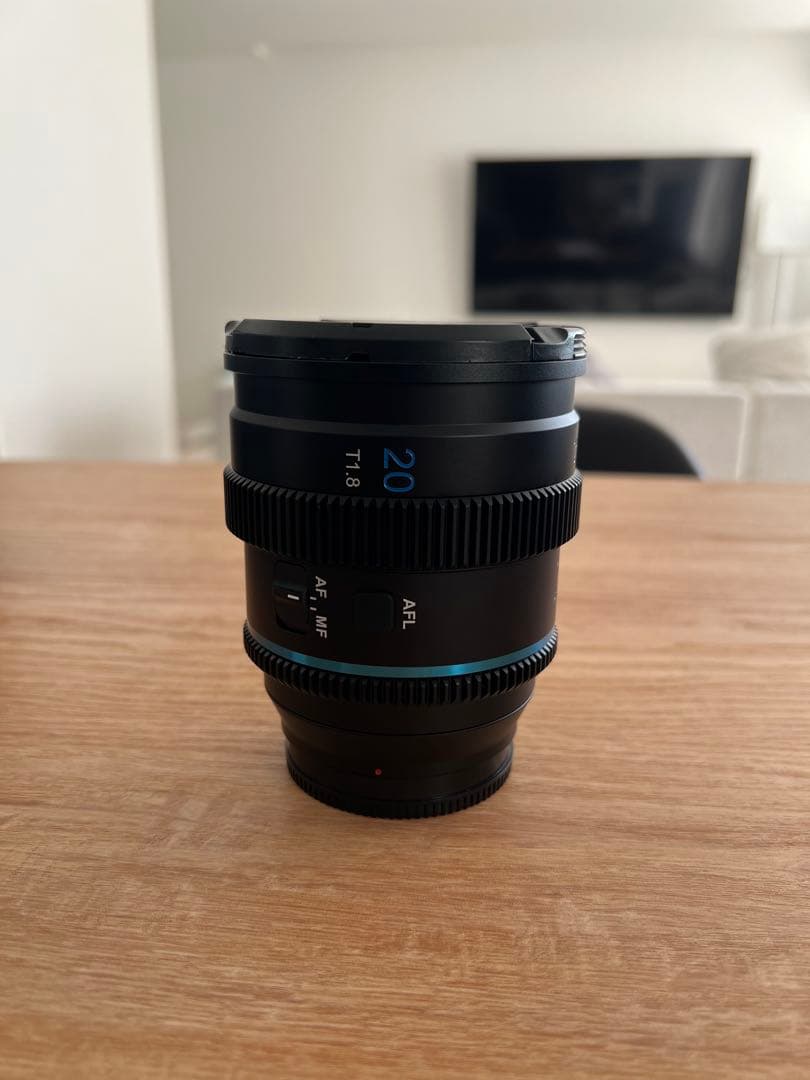 SIRUI 20mm T1.8 1.33X S35 AF アナモルフィックレンズ