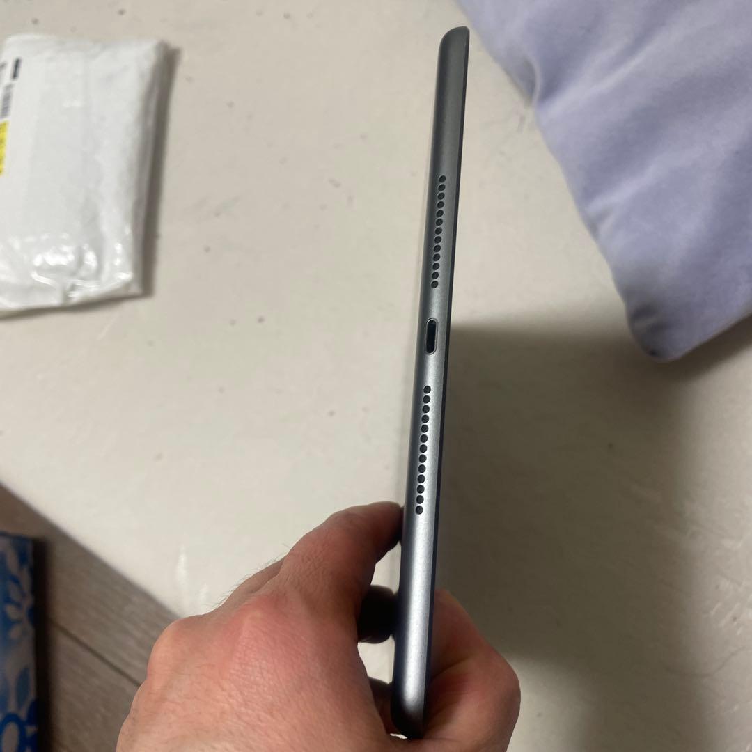 Apple iPad (第7世代) 32GB 本体 バッテリー97% - メルカリ