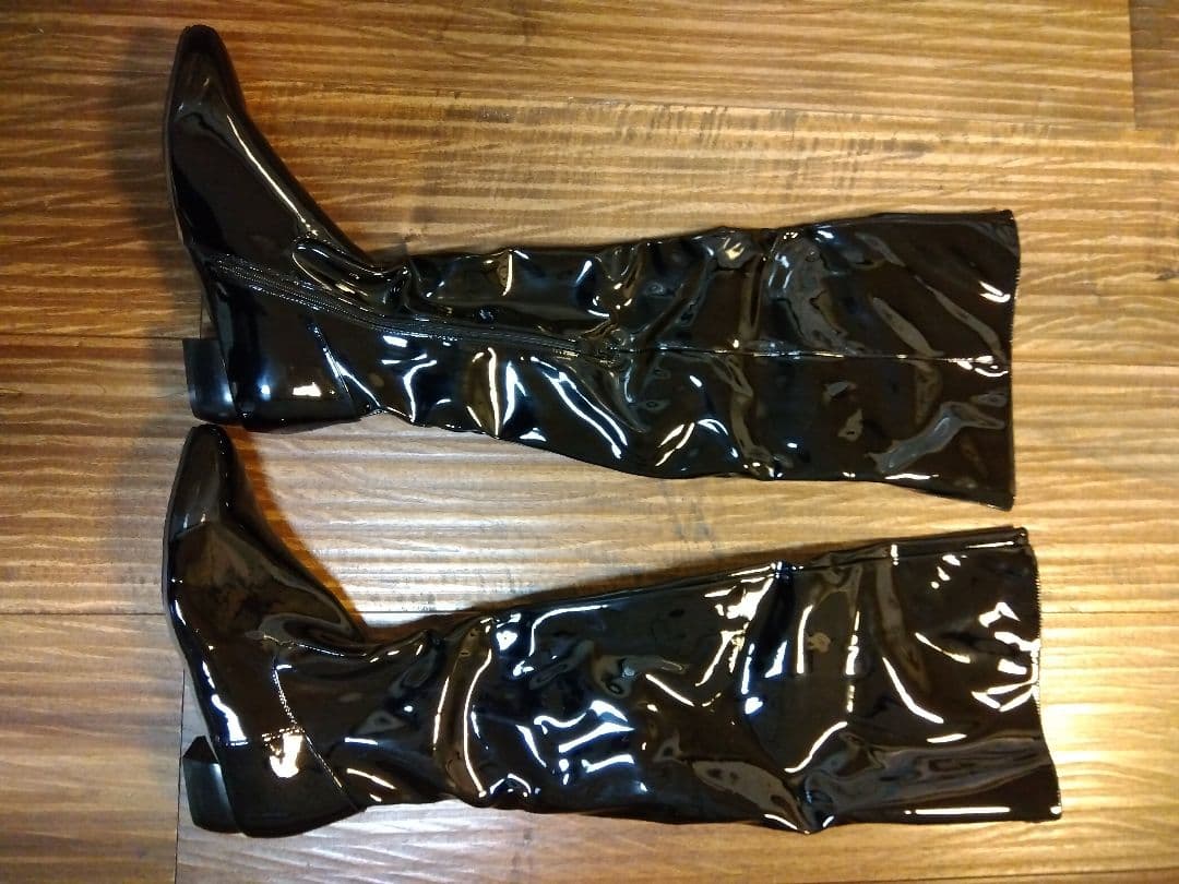 希少品　ユニセックス　エナメル黒のスタイリッシュなニーハイブーツ