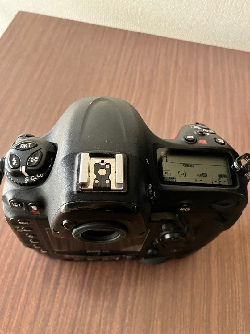 Nikon D4 デジタル一眼レフカメラ 本体とバッテリー