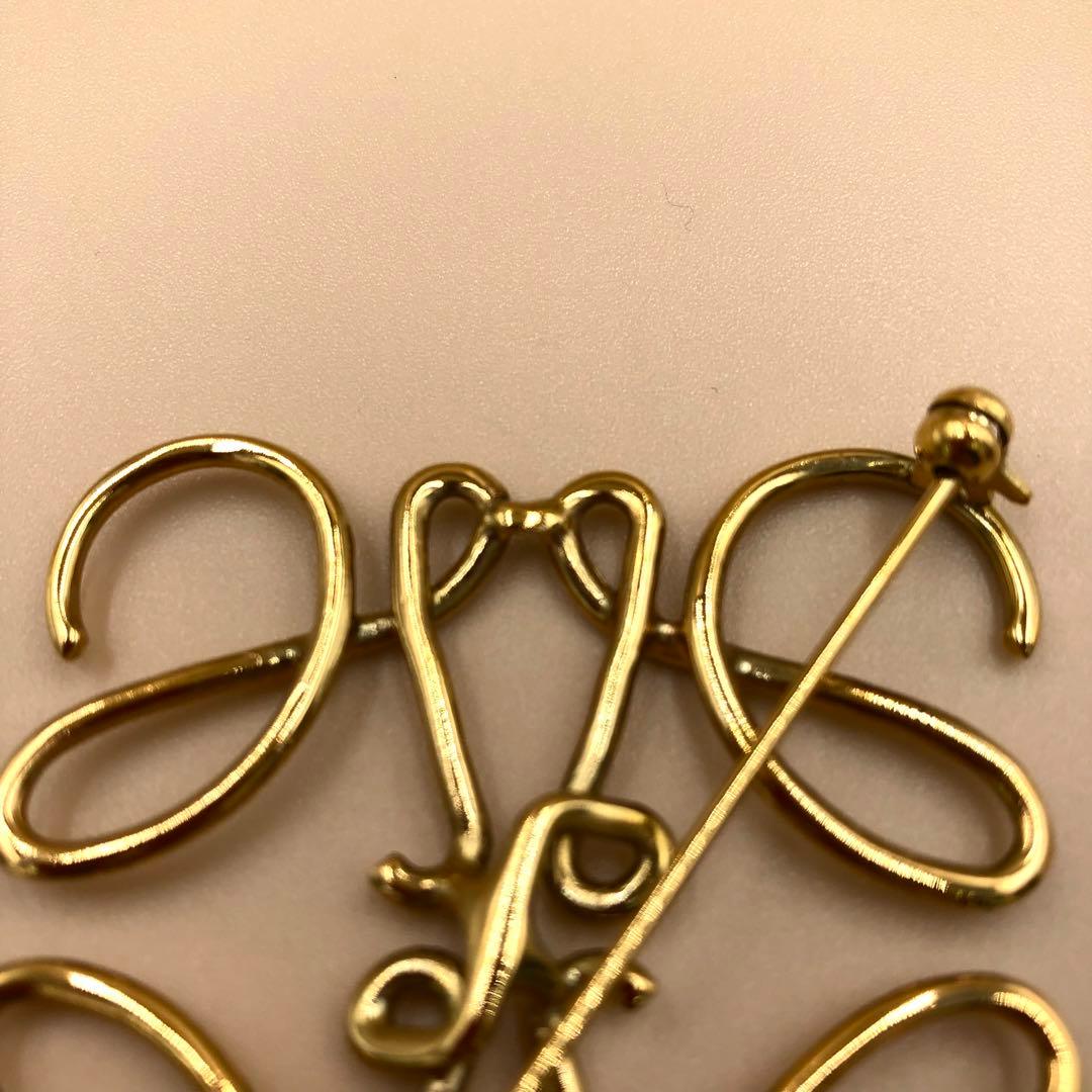 LOEWE ロエベ アナグラム ゴールドブローチ SG3056B - メルカリ