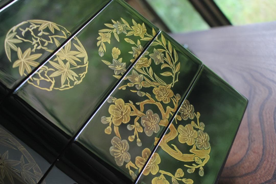 専用！上質黒漆に極上丸紋花蒔絵の映える手提四段重（