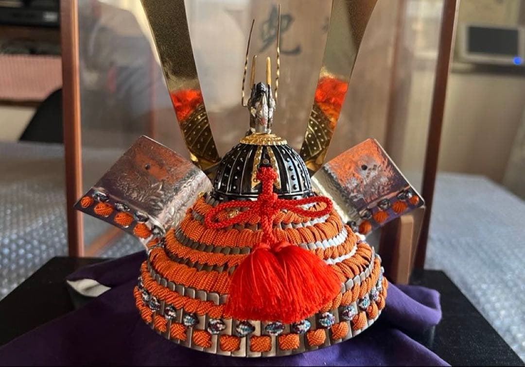 純銀 兜 (剣付) 銀細工 関工芸 武比古 ケース飾り - メルカリ