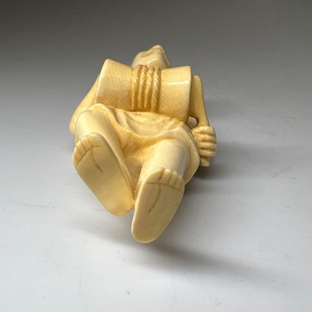 彫三和 在銘和彫人物根付 18g 東Y8-0206☆2Fトヒコオ