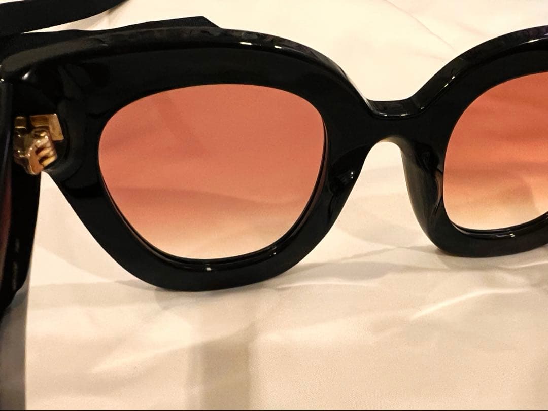 激レア！GUCCI ビジュー付きサングラス