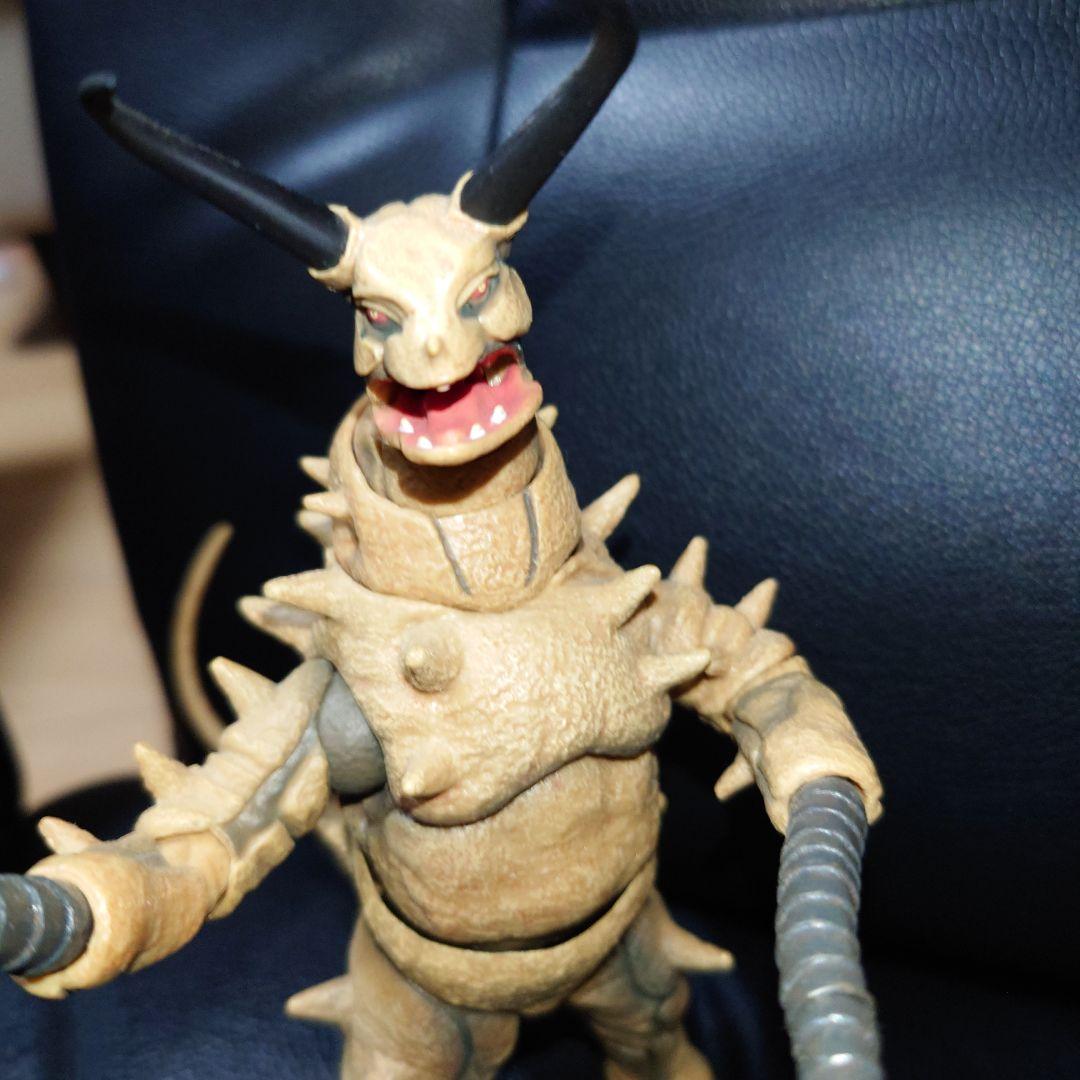 期間限定出品　S.H.Figuarts グドン　ツインテール