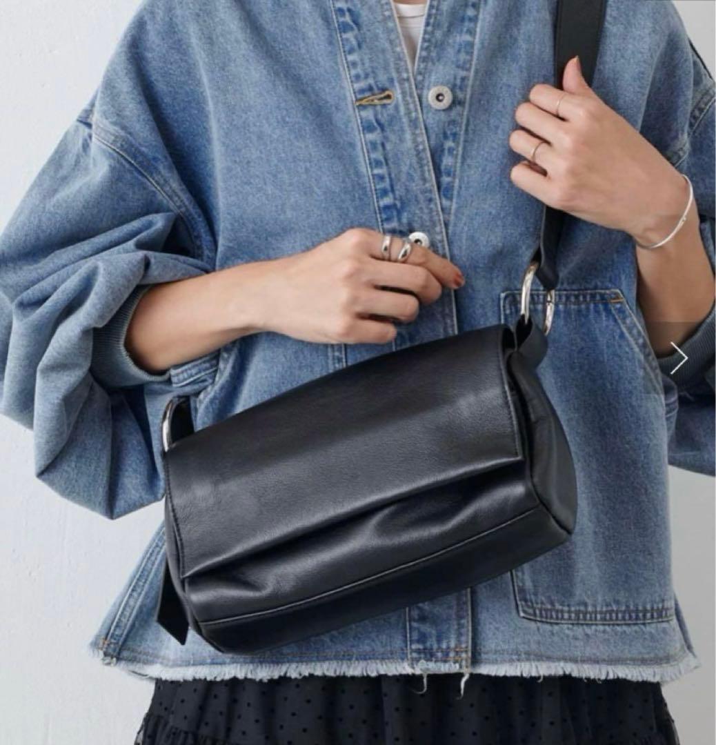 beardsley ビアズリー レザーボディバッグ - メルカリ