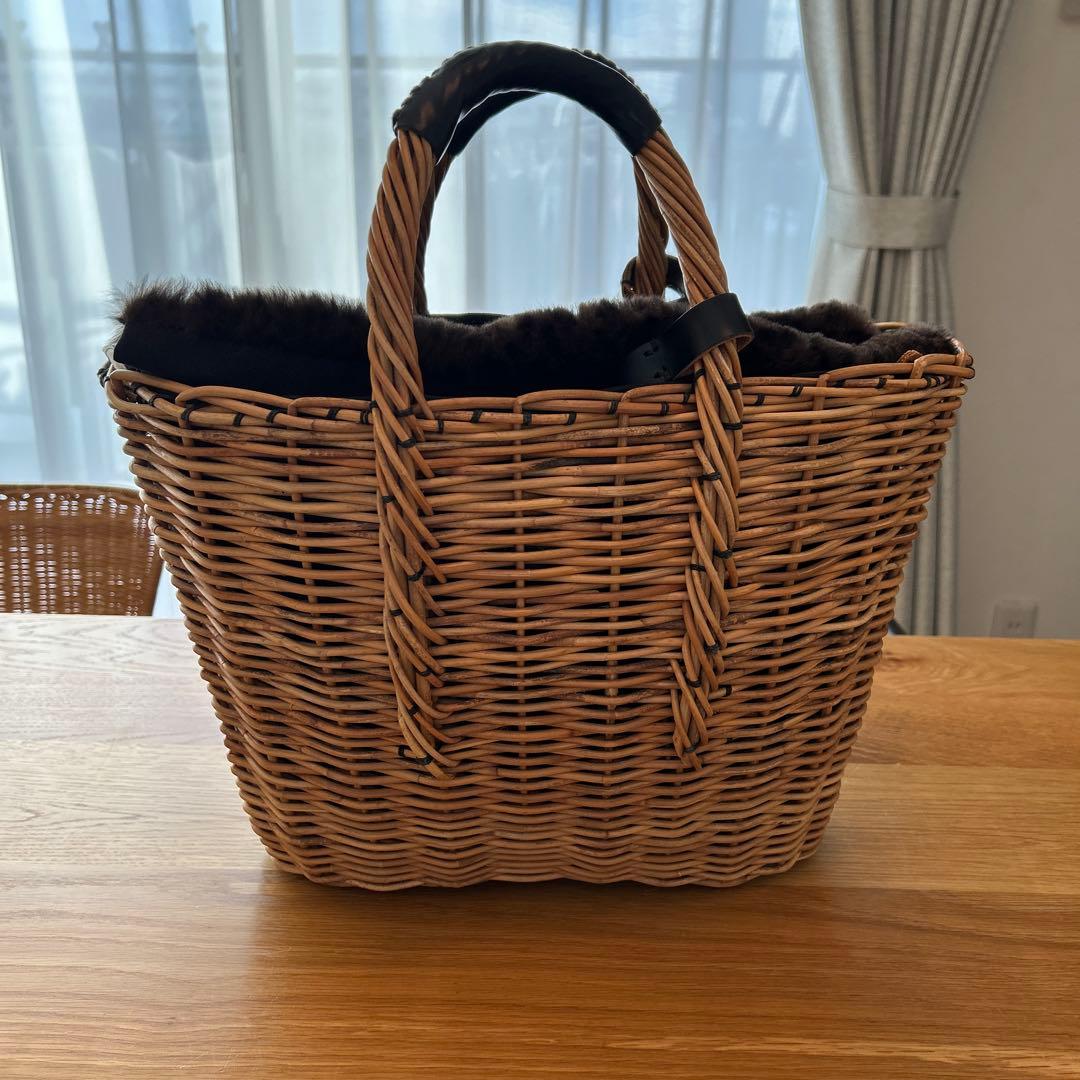 ebagos(エバゴス)のファー被せ付きかごバッグ - メルカリ
