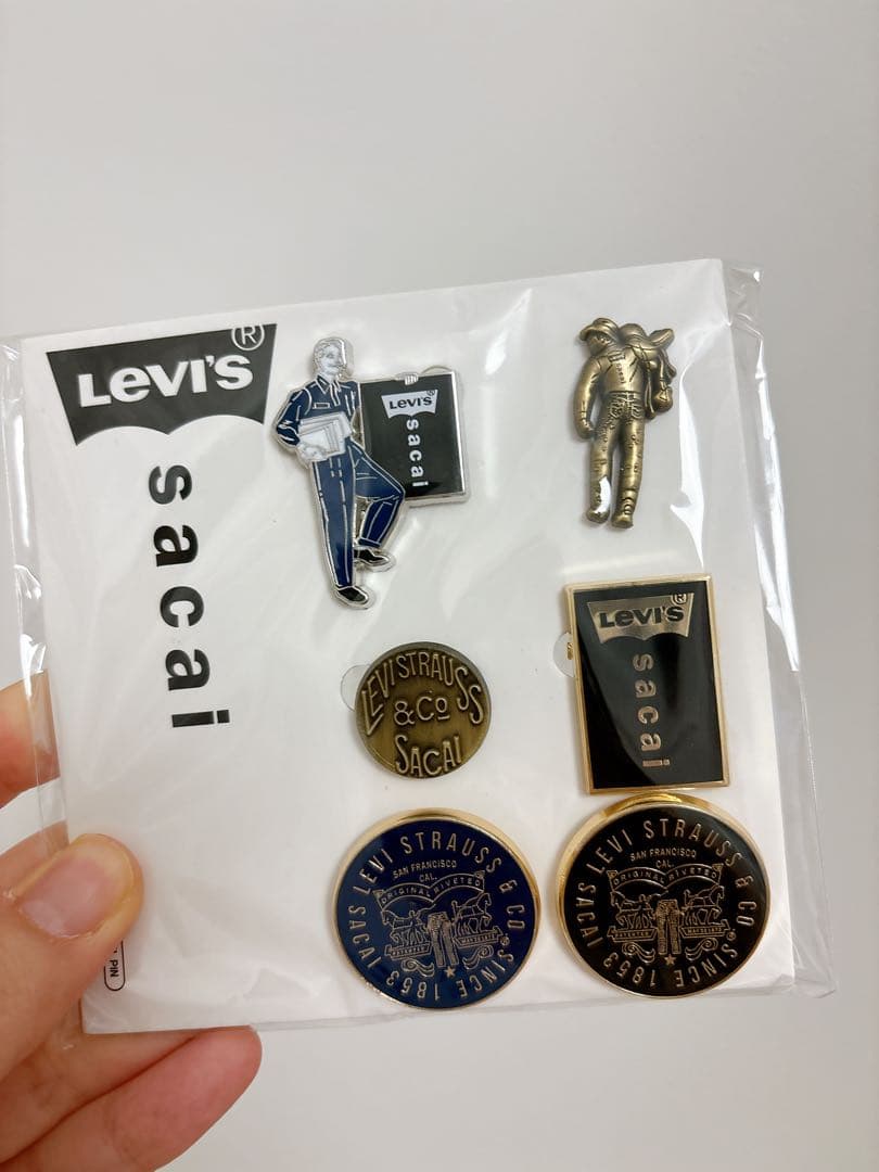 LEVI'S x SACAI Pins セット ゴールド未開封 ショッパー付き - メルカリ