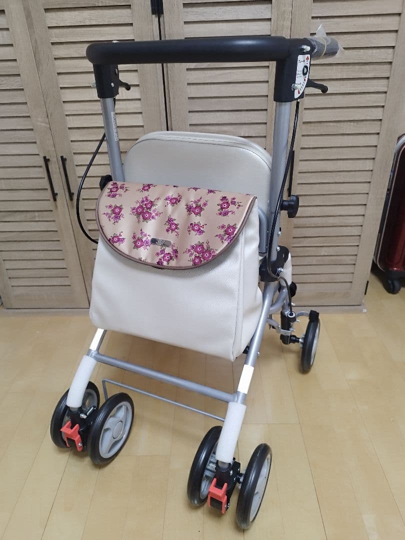 アイルウォークlight 歩行器　シルバーカー　介護 楽天市場】歩行器 シルバーカー 歩行車 アイルウォークLight ライト