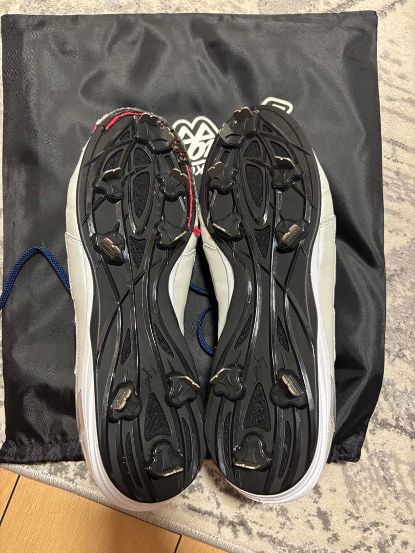 ホワイト グレー スパイクシューズ 収納袋付き 29.0cm