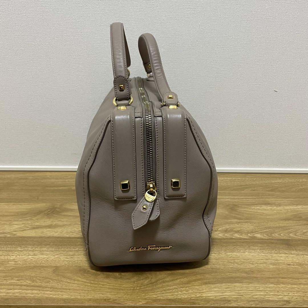 《極美品》Ferragamo（フェラガモ）レザー ハンドバッグ ベージュ系