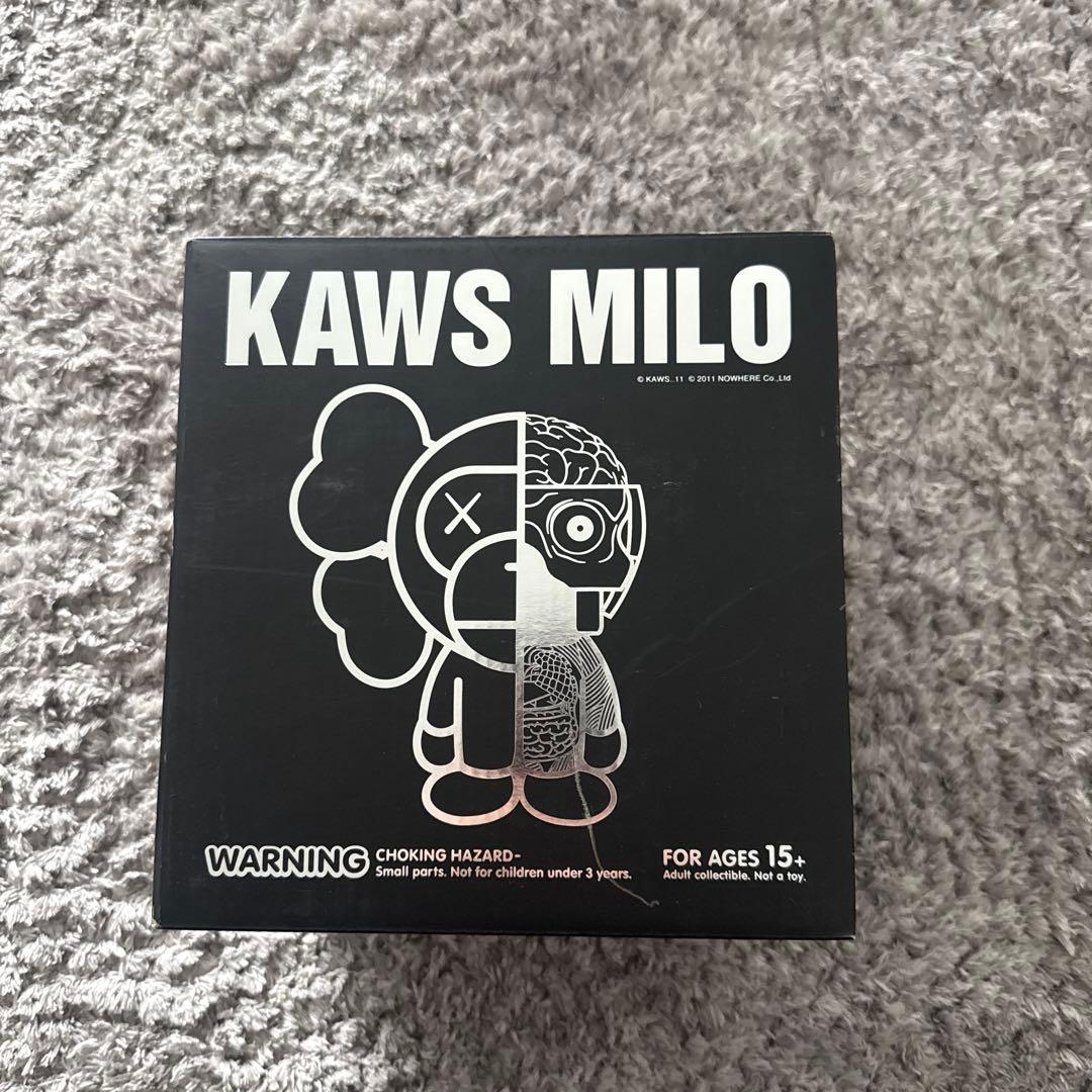 BAPE フィギュア　ape kaws MILO 黒 KAWS x BAPE 'Milo' (2011) Rare Designer Vinyl Art Figure (black