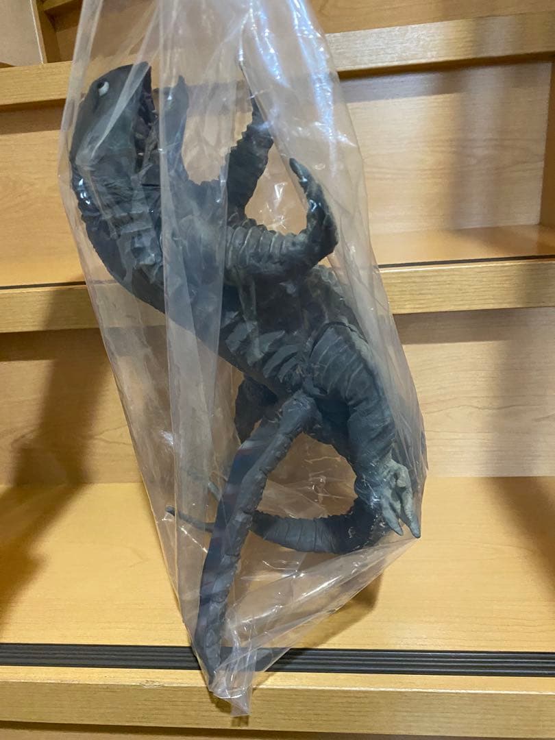 毒ガス怪獣ケムラー 500個限定 ccp ウルトラマン フィギュア - メルカリ