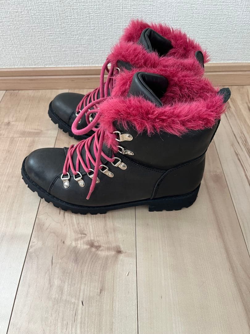 LIMI feu】ファー付きブーツ ブラック/ピンク