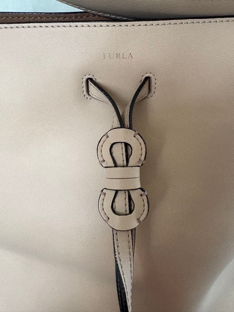 【FURLA】フルラ バケツ型2wayバッグ/同色ポーチ付き《美品》