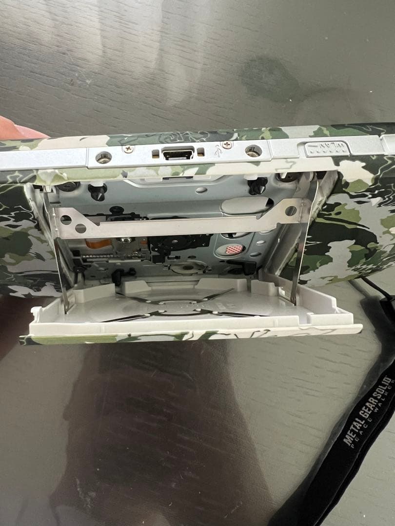 入手困難　psp3000迷彩柄《メタルギア限定版》　おまけ付き