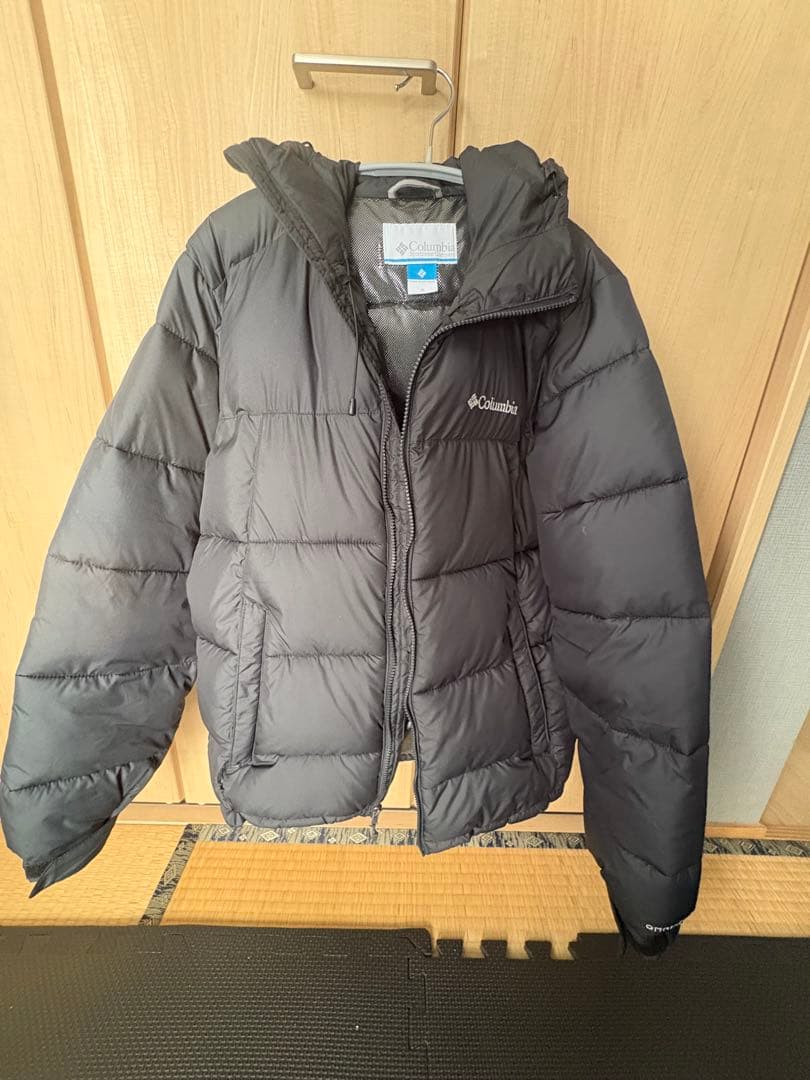 破格！Columbia フード付きダウンジャケット グレー Columbia（コロンビア） ダウンジャケット ダウン 「Columbia」Puffect
