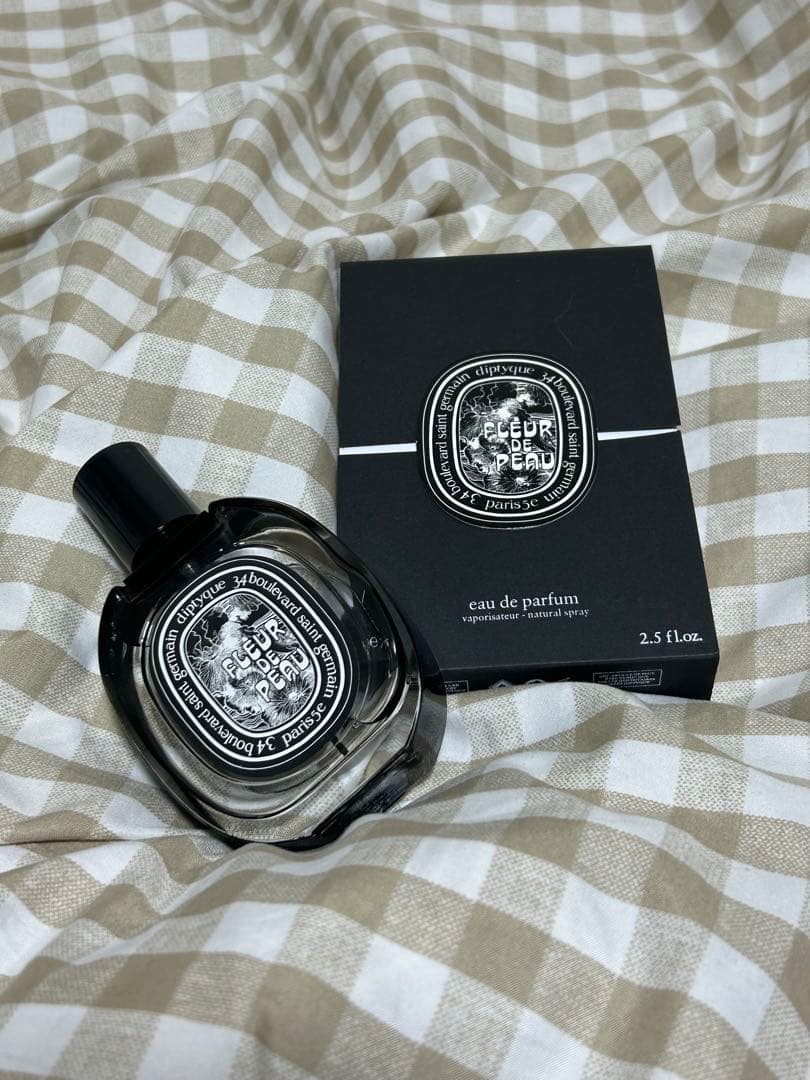 香水(ユニセックス) diptyque Fleur de Peau 2.5 fl. oz. Fleur de Peau (フルールドゥポー) - オードパルファン | Diptyque Paris