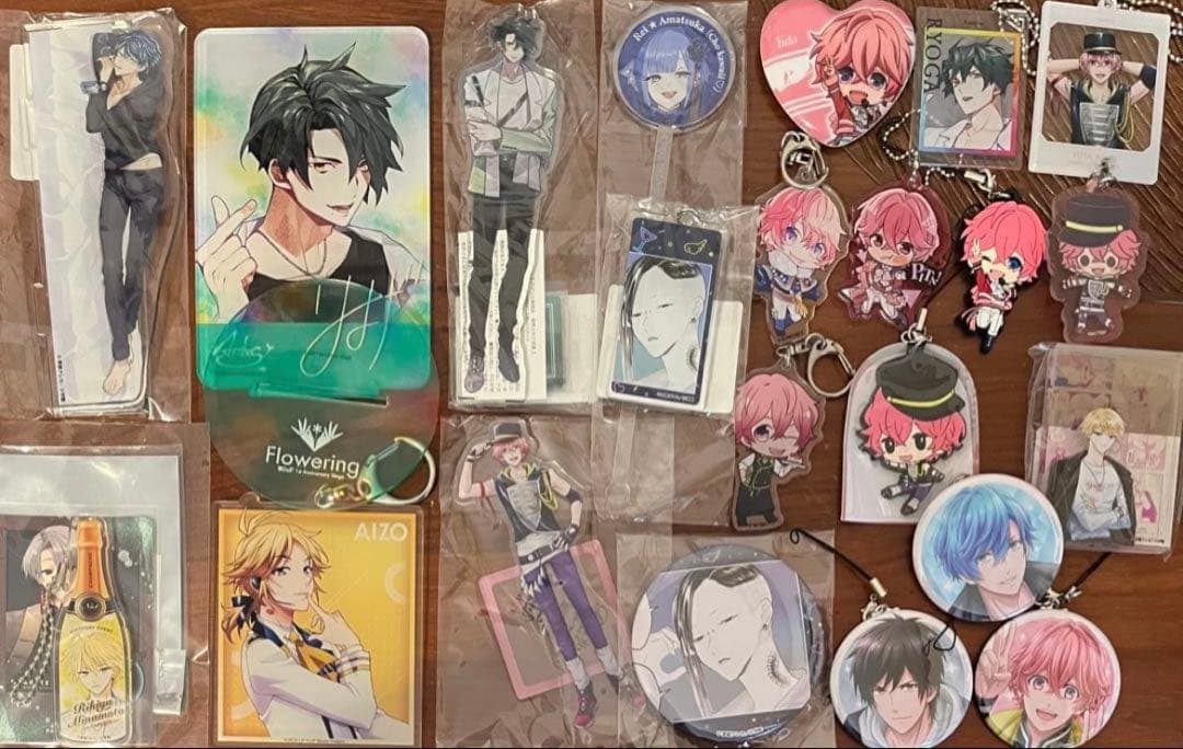 アニメグッズまとめ売り 大量 缶バッジ アクスタ - メルカリ