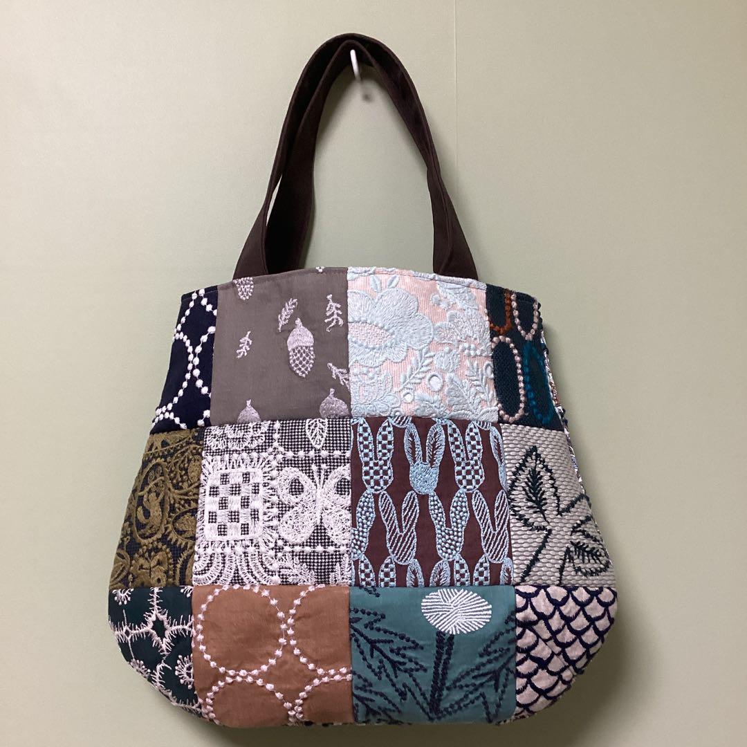 片面ミナペルホネン伊勢丹限定ストロベリーツリートートバッグ