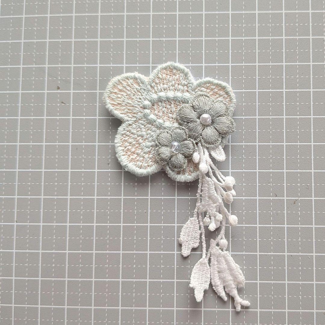 a60 ミナペルホネンアクセサリー ブローチハンドメイドsmilefIower