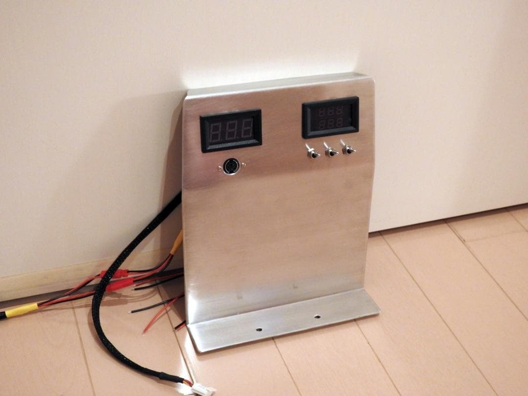 タミヤ 1/14 トレーラー ナイトハウラー用 温度、電圧計