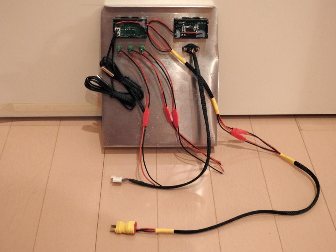 タミヤ 1/14 トレーラー ナイトハウラー用 温度、電圧計