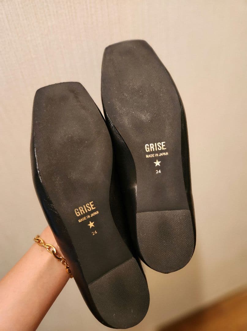 GRISE 24.0 黒 プリーツフラットシューズ