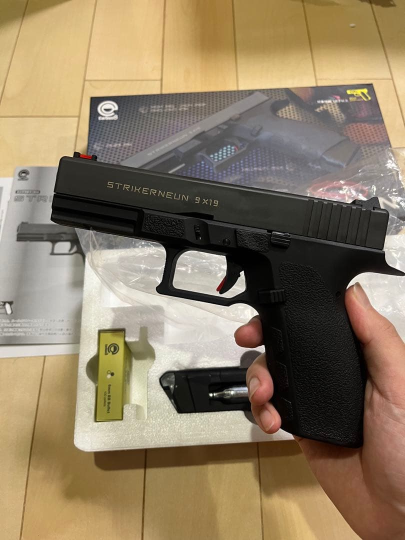 カーボネイト carbon8striker9 co2 ガスガン ハンドガン